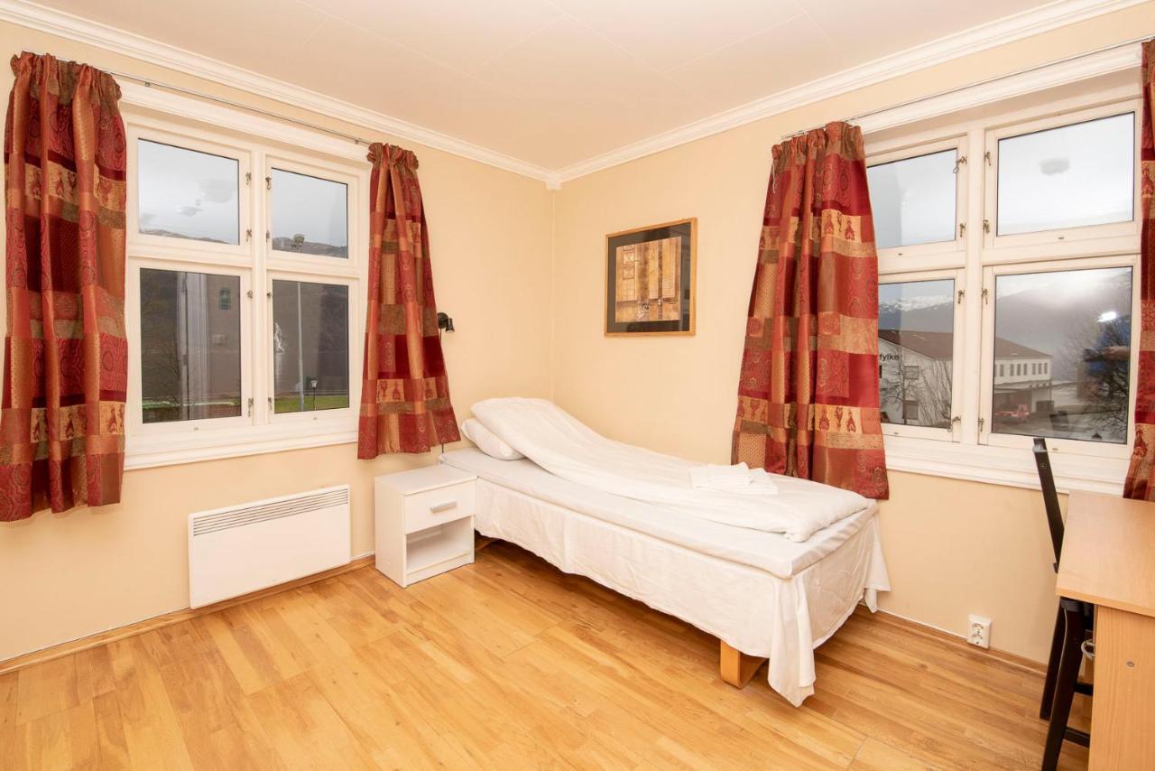Grand Hotell Sauda Budget Kültér fotó