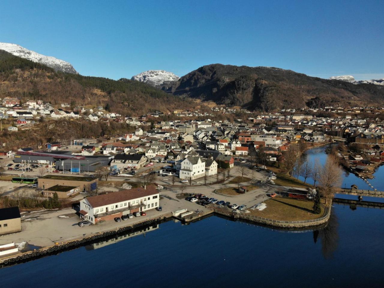 Grand Hotell Sauda Budget Kültér fotó